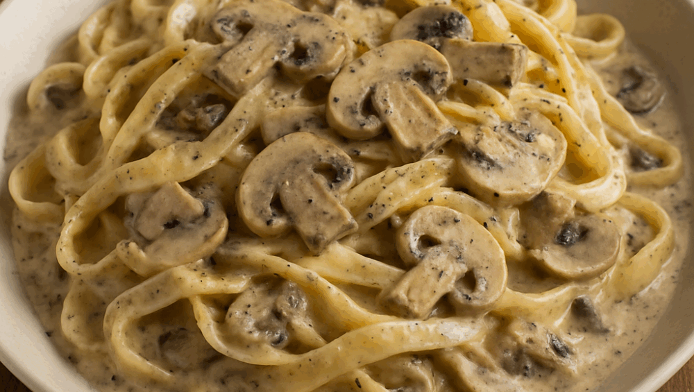 Tagliatelle w sosie śmietanowo-pieczarkowym